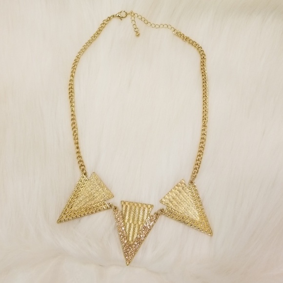 unbranded Jewelry - GOLDTONE TRIANGLE PENDANT NECKLACE